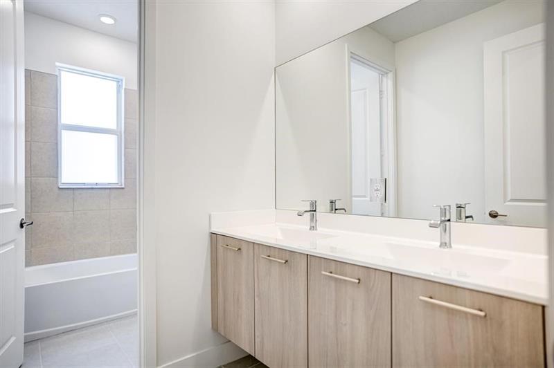Image 33 of 80 For 12328 43 Street