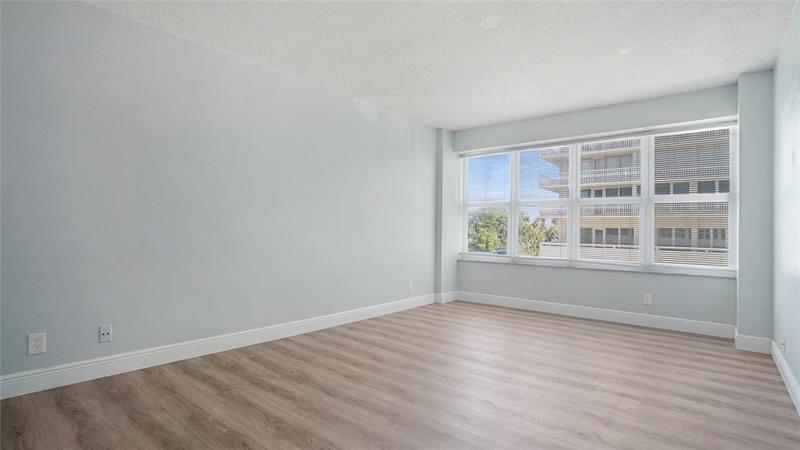 Image 12 of 46 For 4010 Galt Ocean Dr  214