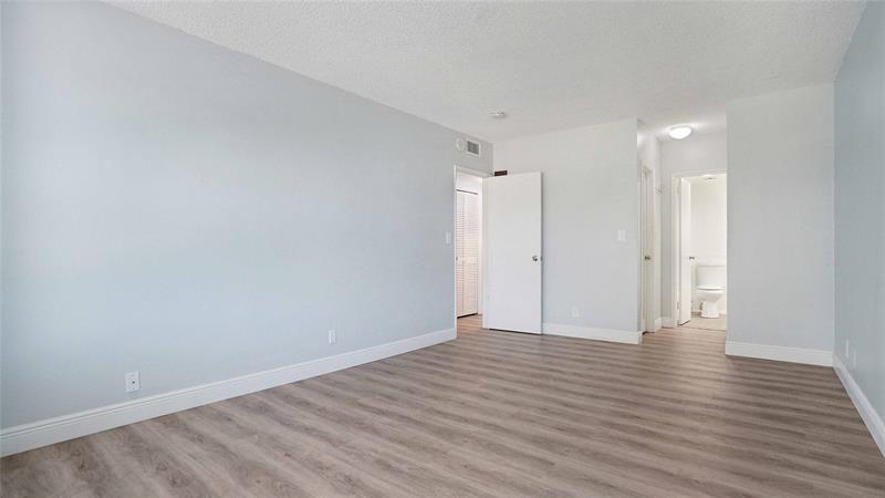 Image 13 of 46 For 4010 Galt Ocean Dr  214