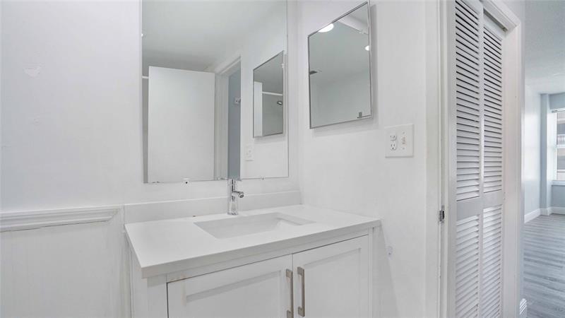 Image 22 of 46 For 4010 Galt Ocean Dr  214