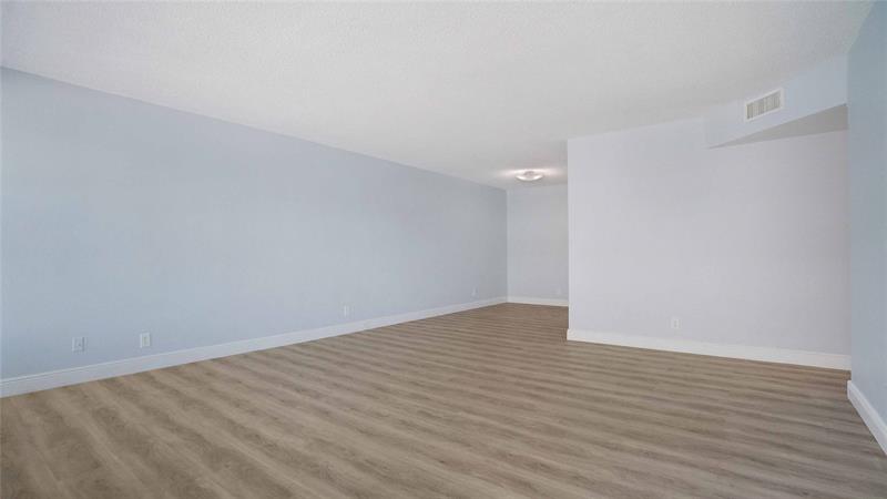 Image 24 of 46 For 4010 Galt Ocean Dr  214