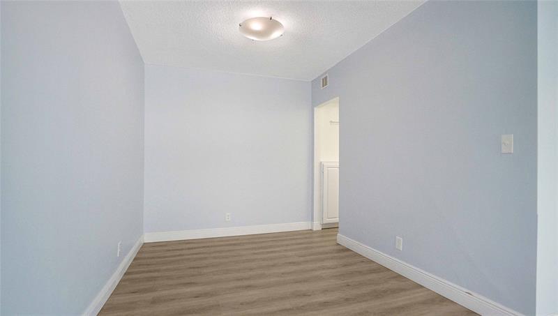 Image 25 of 46 For 4010 Galt Ocean Dr  214