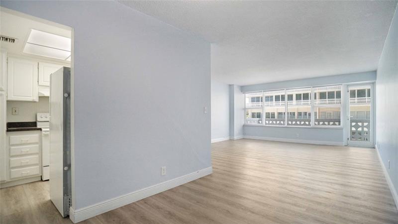 Image 26 of 46 For 4010 Galt Ocean Dr  214