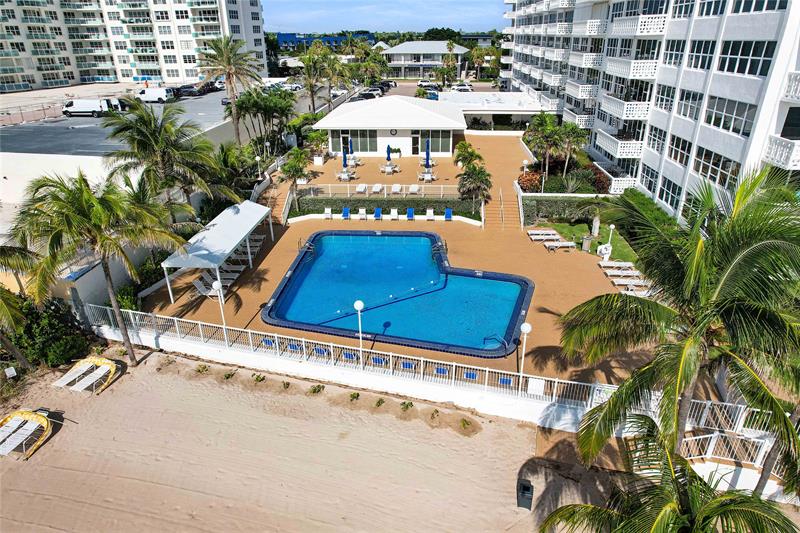 Image 38 of 46 For 4010 Galt Ocean Dr  214