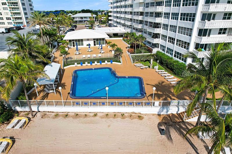 Image 39 of 46 For 4010 Galt Ocean Dr  214