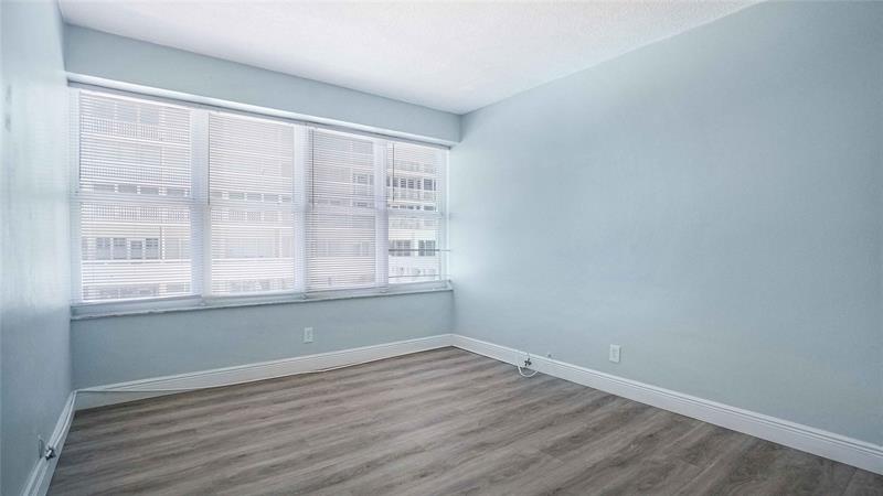 Image 7 of 46 For 4010 Galt Ocean Dr  214