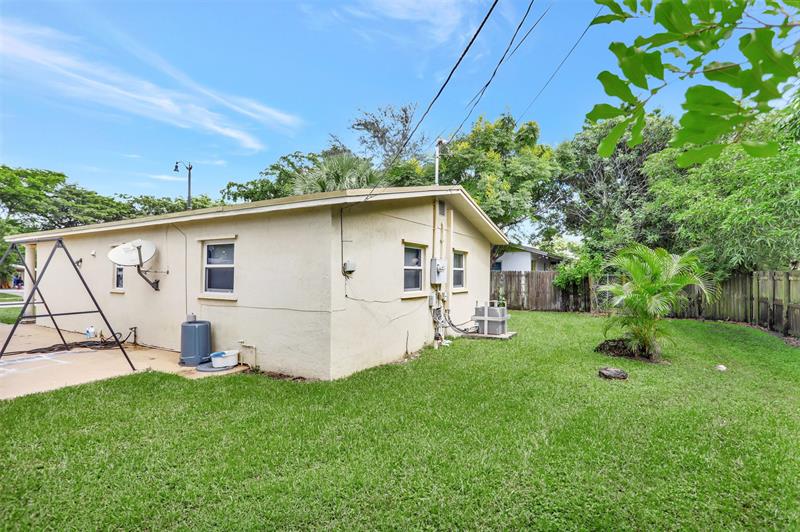 Image 14 of 37 For 560 21st Ct  