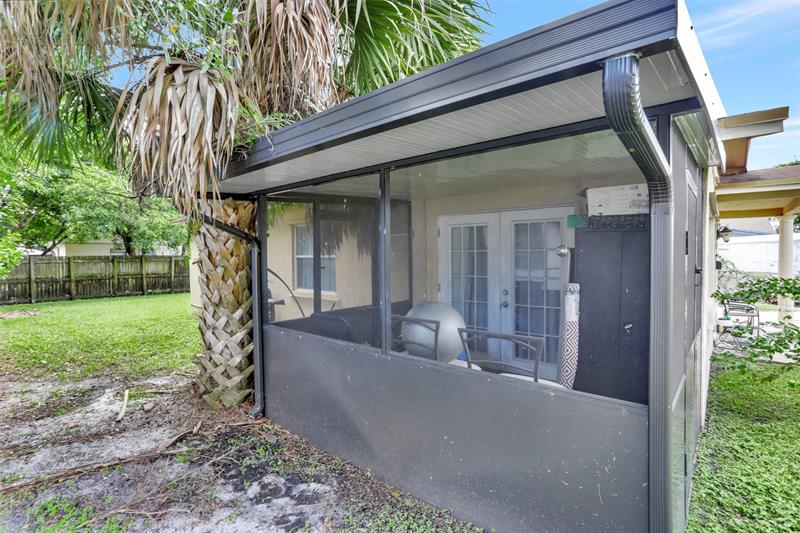 Image 5 of 37 For 560 21st Ct  