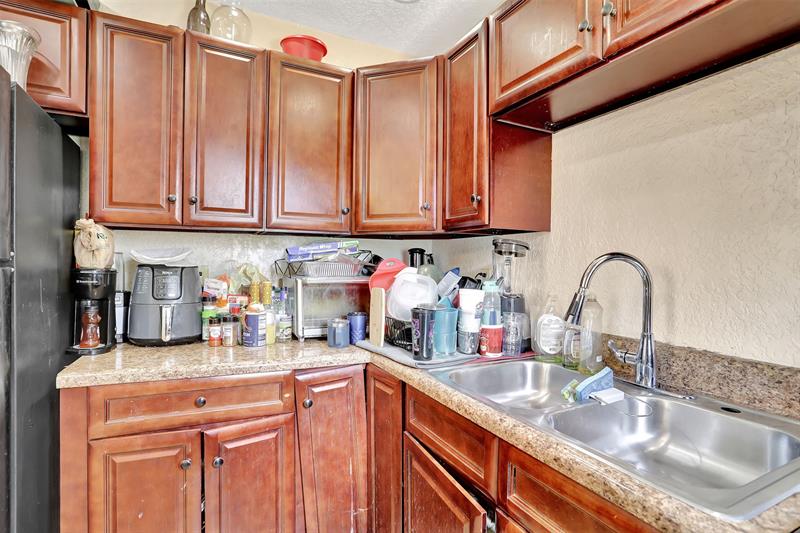 Image 8 of 37 For 560 21st Ct  