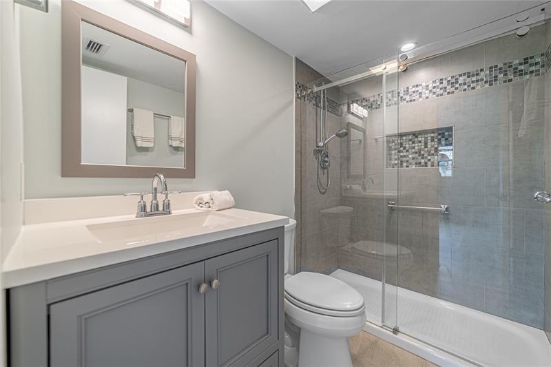 Image 12 of 33 For 1951 39th St  256