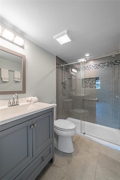 Image 13 of 33 For 1951 39th St  256