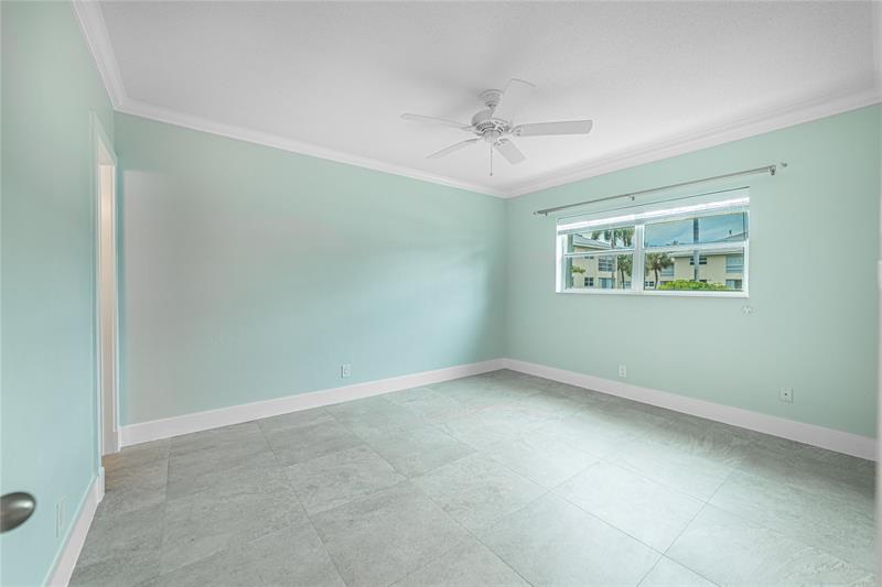 Image 16 of 33 For 1951 39th St  256