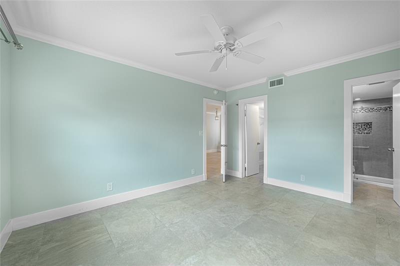 Image 17 of 33 For 1951 39th St  256