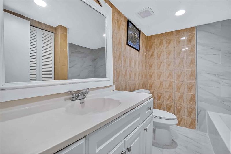 Image 10 of 42 For 5461 38th Ct