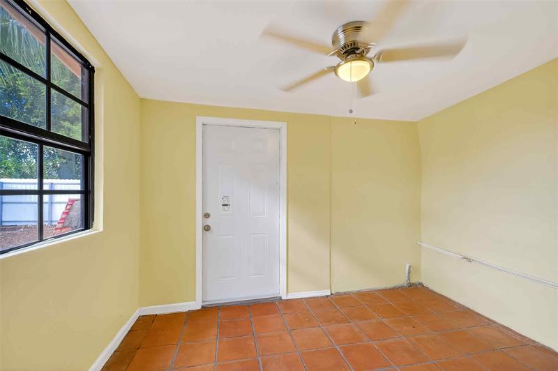 Image 11 of 42 For 5461 38th Ct