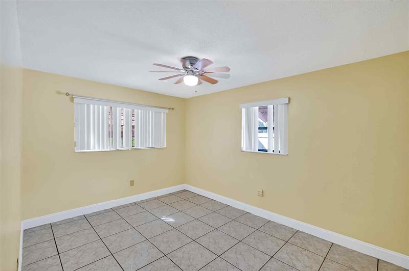 Image 18 of 42 For 5461 38th Ct
