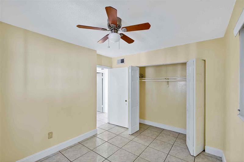 Image 21 of 42 For 5461 38th Ct