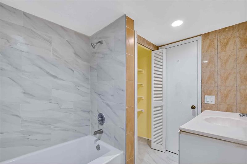 Image 5 of 42 For 5461 38th Ct