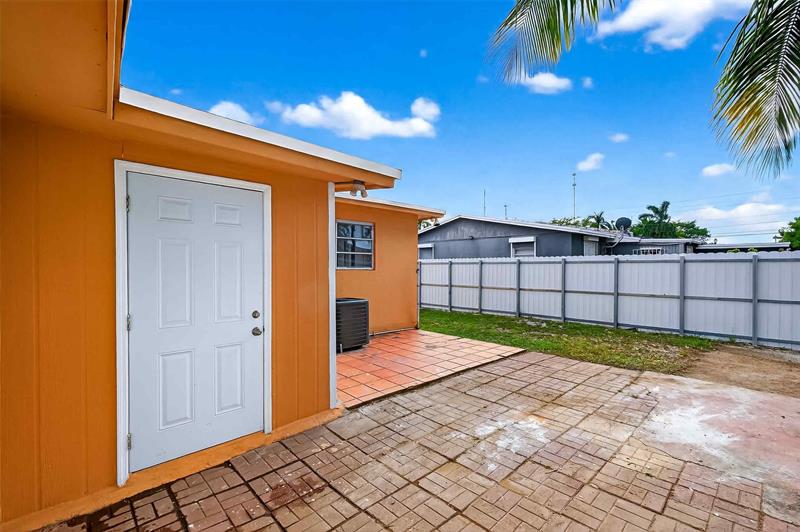 Image 6 of 42 For 5461 38th Ct