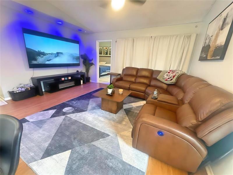 Image 4 of 10 For 8007 71st Ct