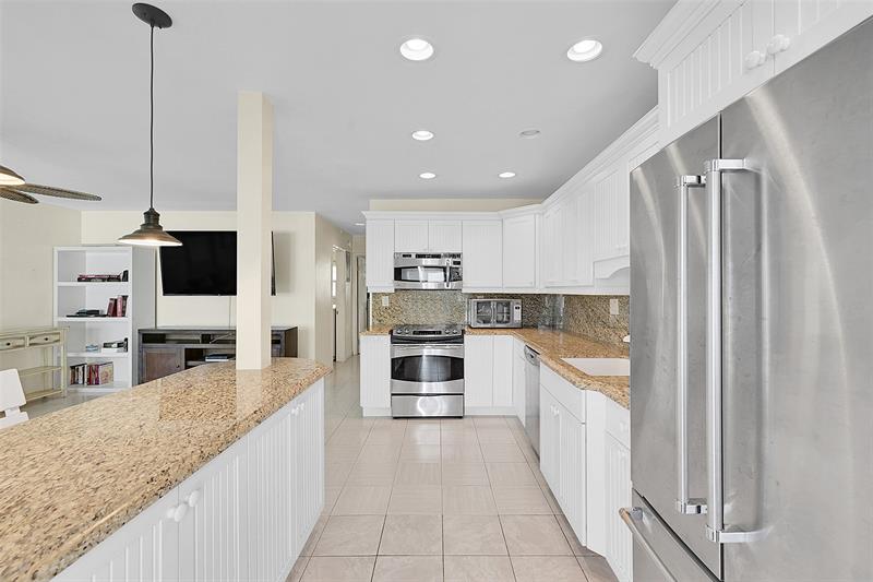 Image 22 of 64 For 1110 Riverside Dr  14