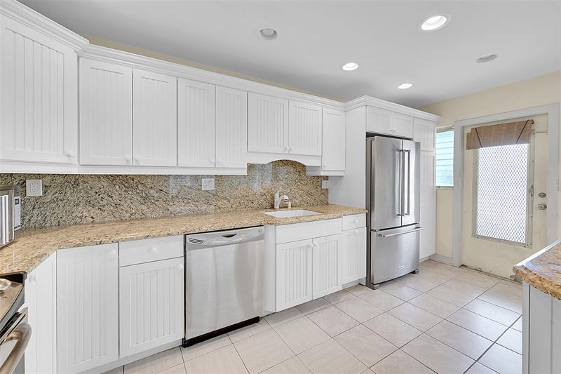 Image 24 of 64 For 1110 Riverside Dr  14