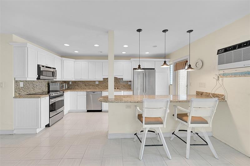 Image 3 of 64 For 1110 Riverside Dr  14