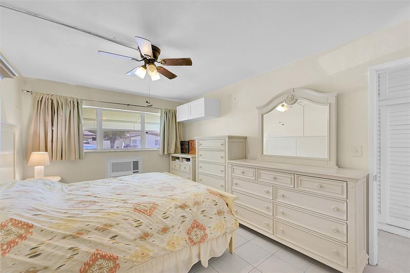 Image 33 of 64 For 1110 Riverside Dr  14