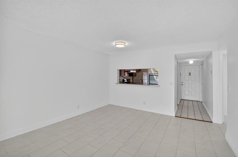 Image 14 of 44 For 22053 Palms Way  105