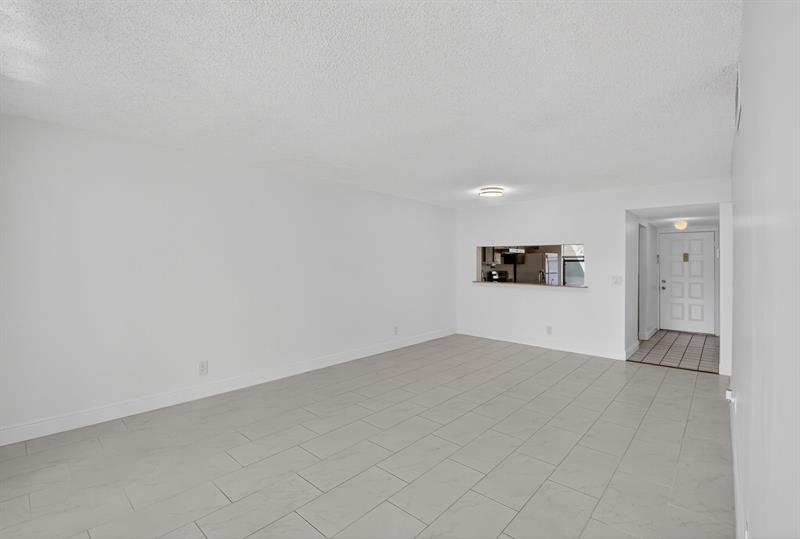 Image 18 of 44 For 22053 Palms Way  105