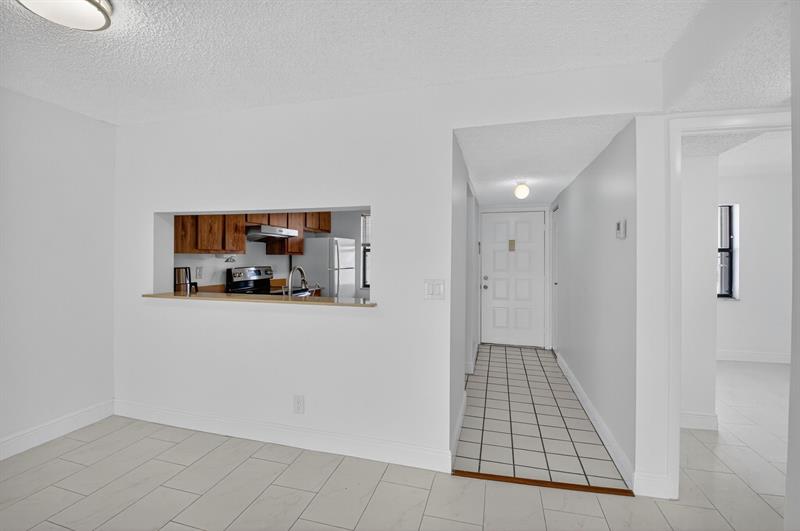 Image 19 of 44 For 22053 Palms Way  105