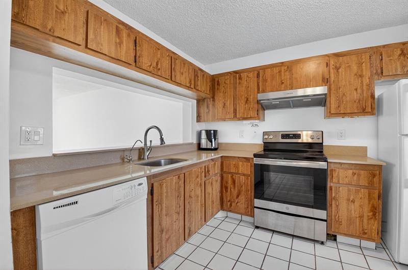Image 20 of 44 For 22053 Palms Way  105