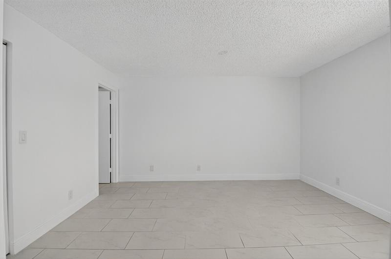 Image 25 of 44 For 22053 Palms Way  105