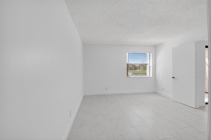 Image 26 of 44 For 22053 Palms Way  105