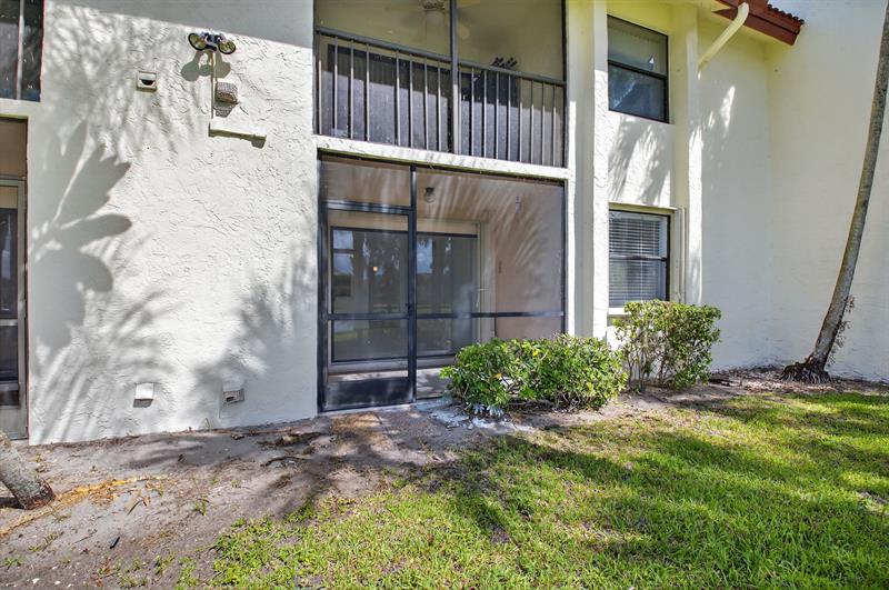 Image 31 of 44 For 22053 Palms Way  105