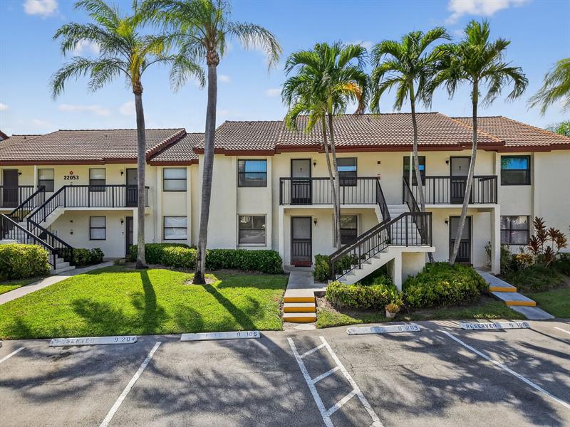 Image 33 of 44 For 22053 Palms Way  105
