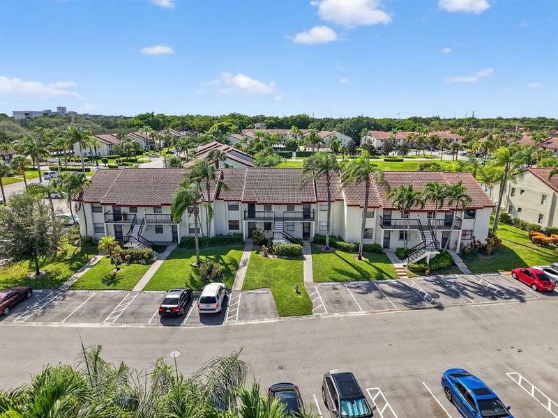 Image 34 of 44 For 22053 Palms Way  105