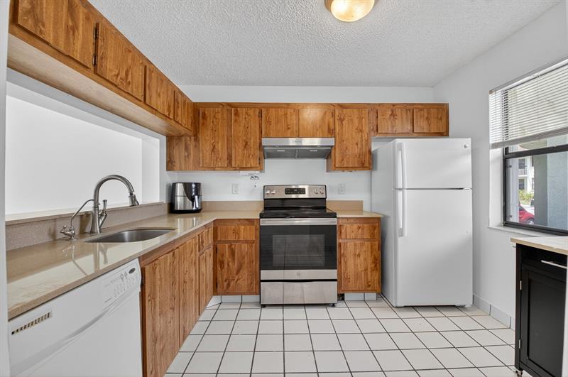 Image 7 of 44 For 22053 Palms Way  105