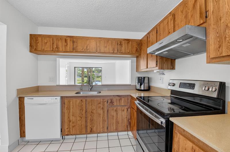 Image 8 of 44 For 22053 Palms Way  105