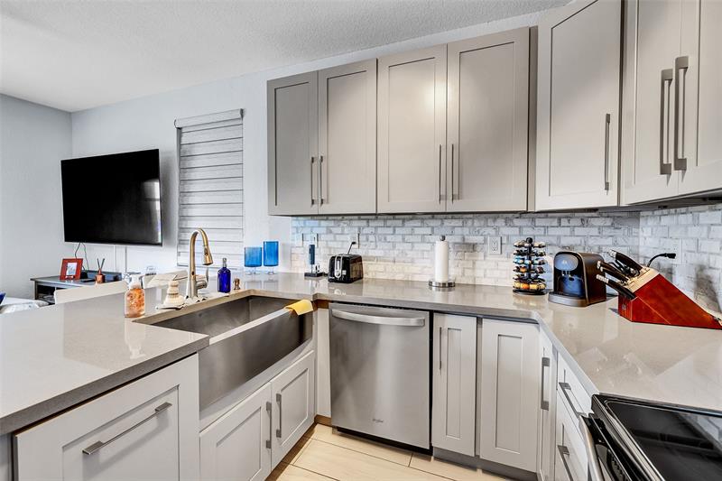 Image 12 of 45 For 150 Jacaranda Country Club Dr  200