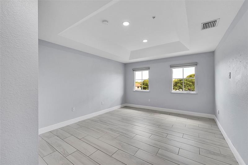 Image 26 of 45 For 150 Jacaranda Country Club Dr  200