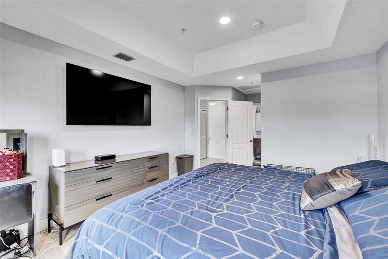 Image 27 of 45 For 150 Jacaranda Country Club Dr  200