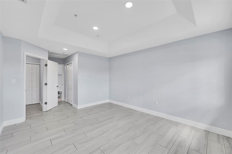 Image 29 of 45 For 150 Jacaranda Country Club Dr  200