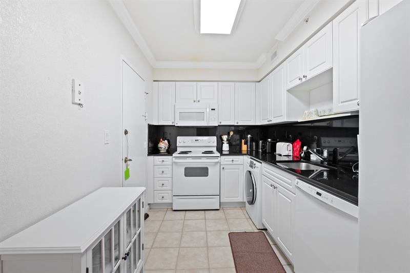 Image 21 of 66 For 2501 Ocean Dr  1428