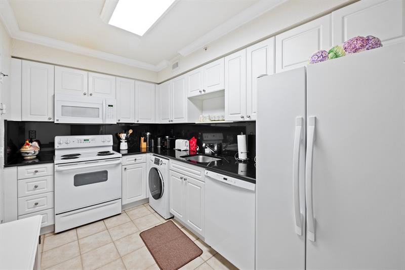 Image 22 of 66 For 2501 Ocean Dr  1428