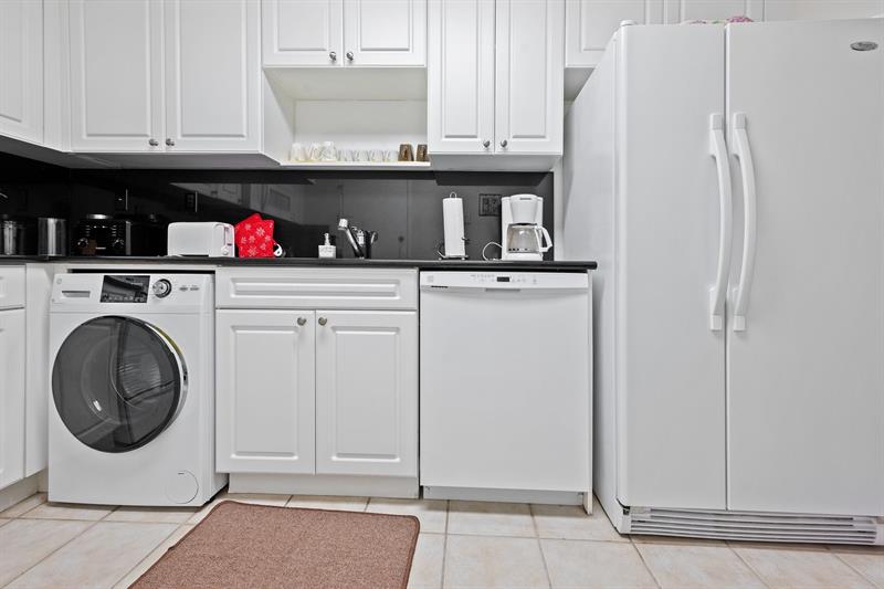 Image 23 of 66 For 2501 Ocean Dr  1428