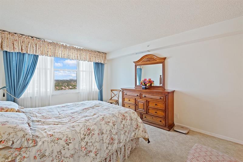 Image 27 of 66 For 2501 Ocean Dr  1428