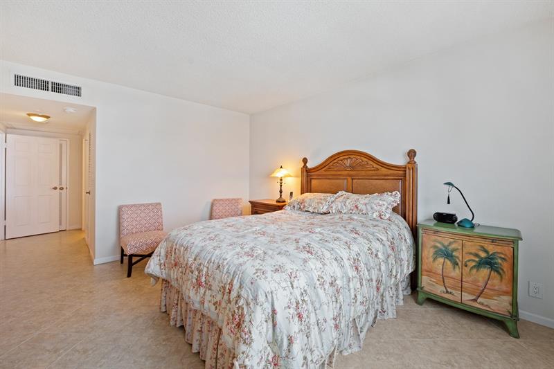 Image 28 of 66 For 2501 Ocean Dr  1428