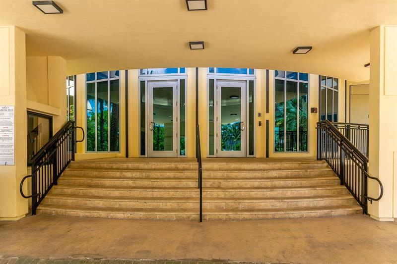 Image 5 of 66 For 2501 Ocean Dr  1428