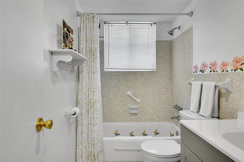 Image 12 of 35 For 330 Cypress Rd  610